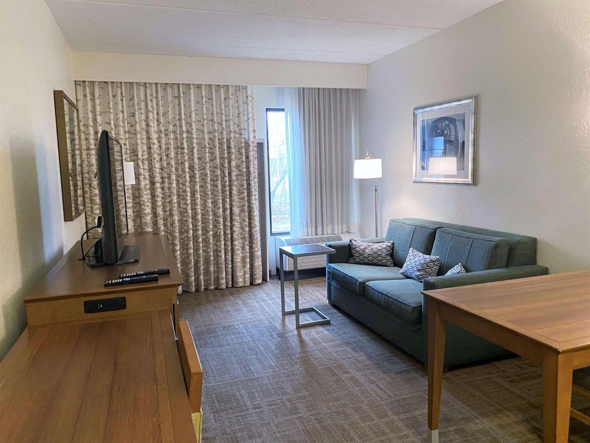 Hampton Inn By Hilton Milford Bagian luar foto