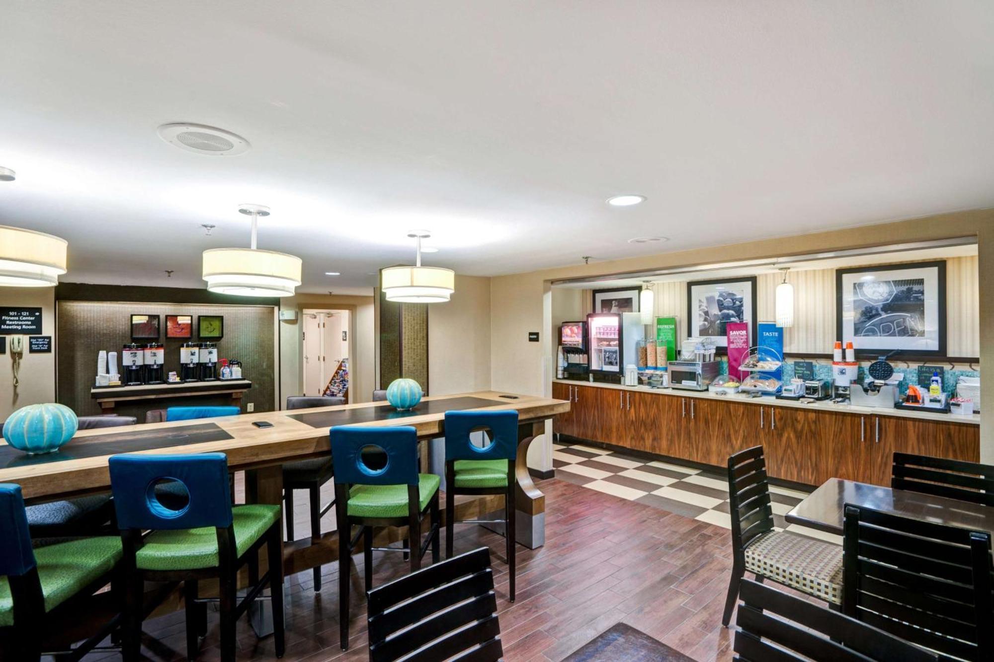 Hampton Inn By Hilton Milford Bagian luar foto