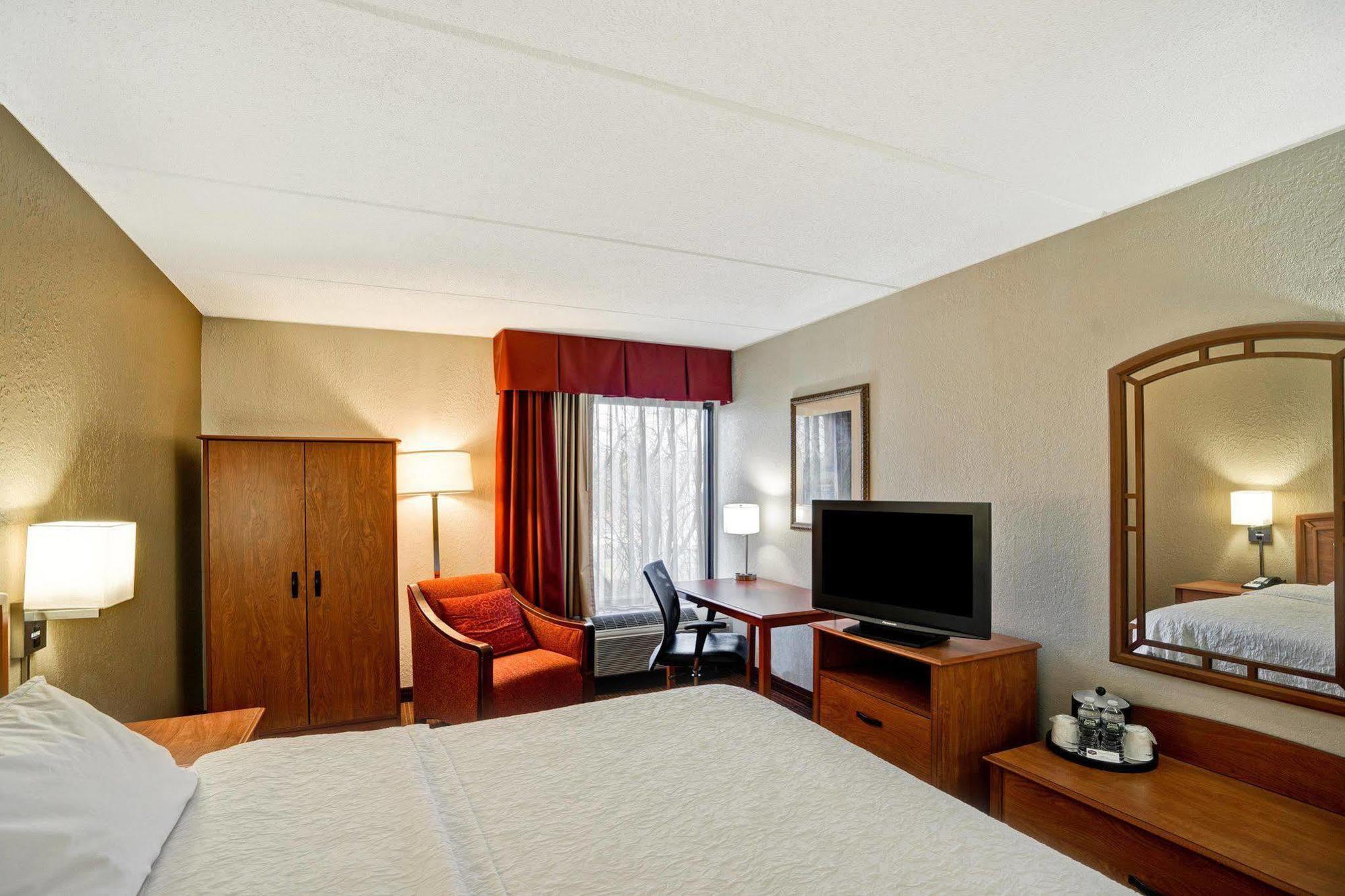 Hampton Inn By Hilton Milford Bagian luar foto